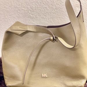 Michael Kors Purse (Hardly Used!)